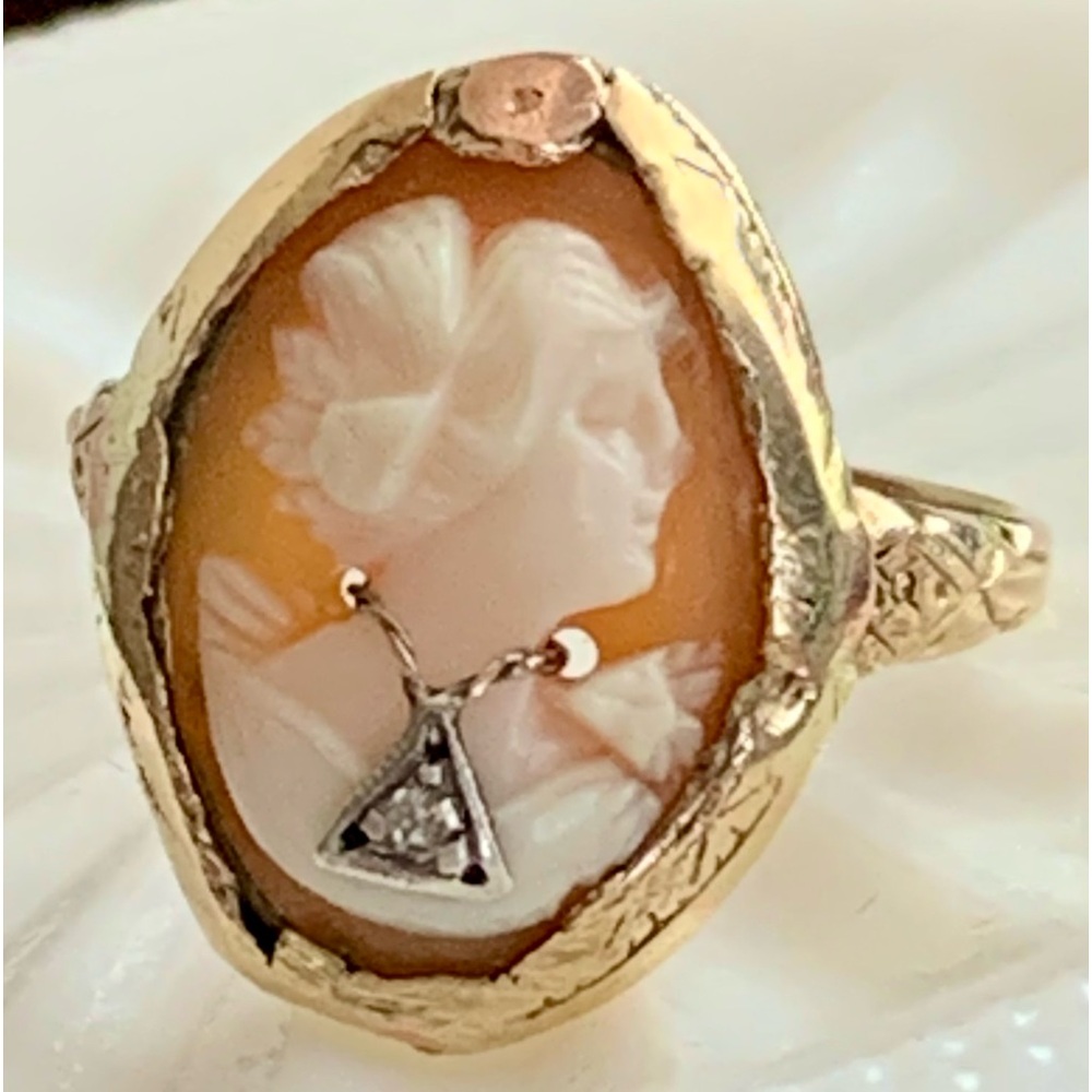 Vintage * Estate * SECO 10k Gold Cameo & Diamond Ring